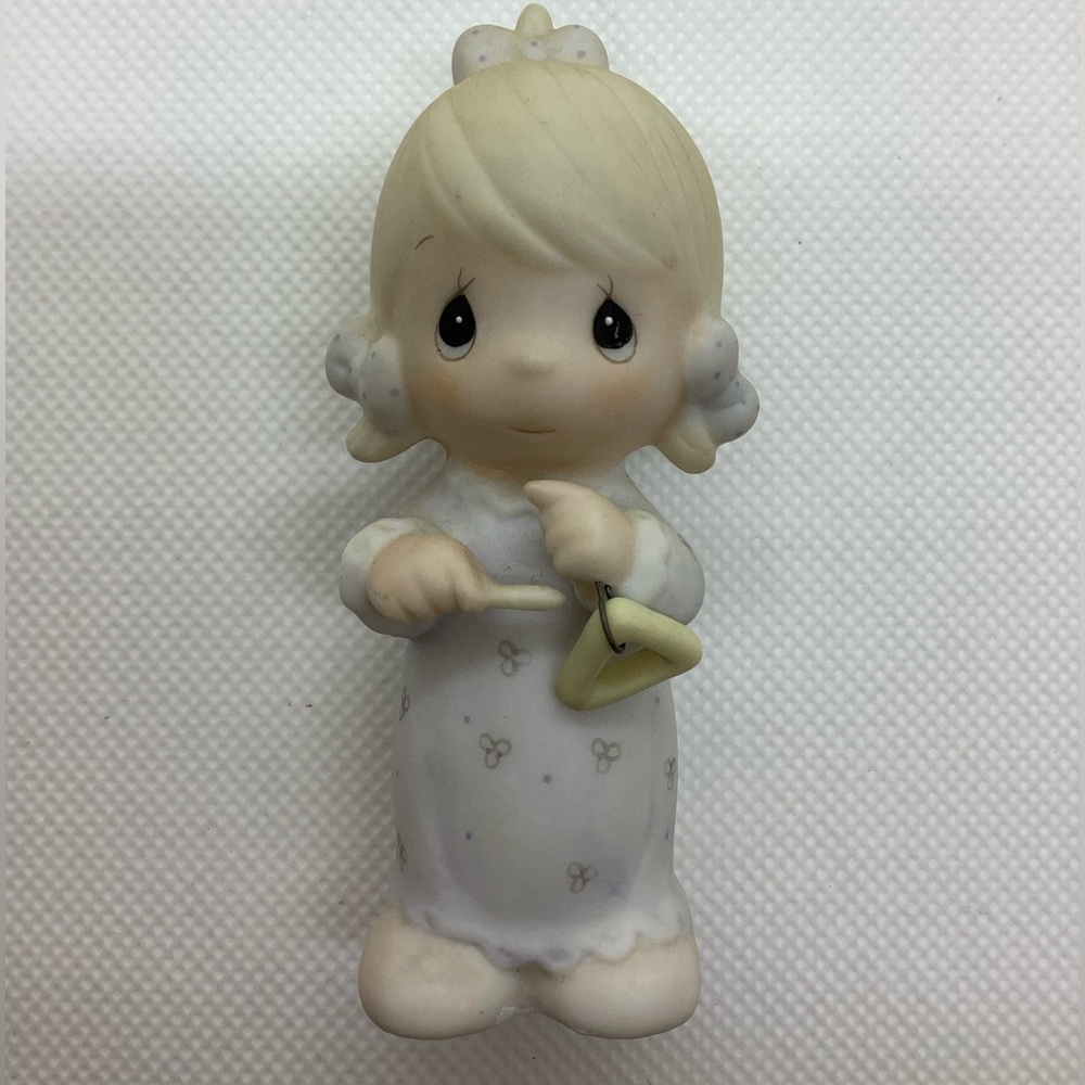 Precious Moments Vintage 1984 THERE’S A SONG IN MY HEART Girl W Triangle Figure